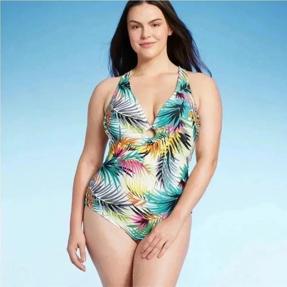 NWT Women'sPlunge Ring Detail One Piece
Swimsuit - Shade & Shore XL - Picture 3 of 5